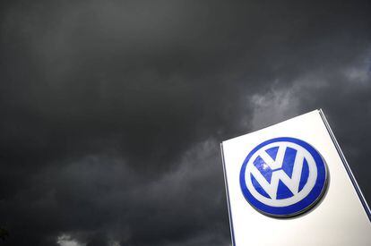 Insignia del Grupo automovilístico alemán Volkswagen.