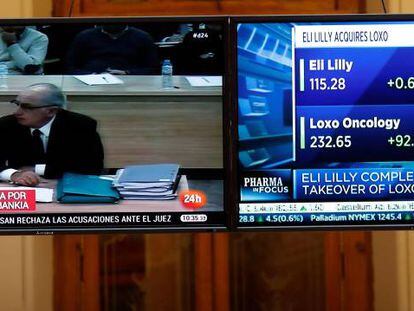 Pantalla en la Bolsa donde se segu&iacute;a el juicio contra el expresidente de Bankia Rodrigo Rato.