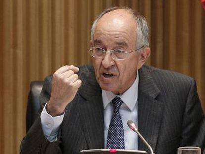 El exgobernador del Banco de España asegura que Bancaja no podía aguantar sin integrarse en Bankia