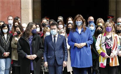 En el centro, el 'president', Pere Aragonés, y la presidenta del Parlament, Laura Borrás (2d), en un acto contra la violencia machista, a principios de abril.