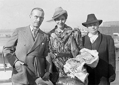 Thomas Mann, con su mujer y su hija Erika en el medio, a su llegada a Nueva York en 1939.