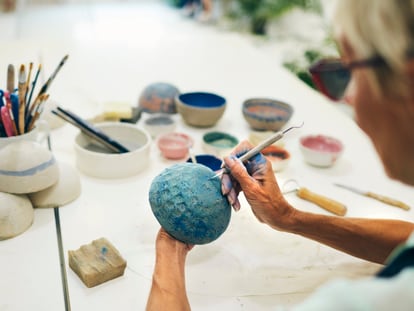 Herramientas aptas para  para tallar, modelar, modelar, cortar, raspar, cepillar y alisar piezas de cerámica. GETTY IMAGES.