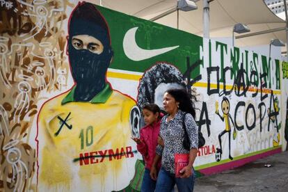 Un grafiti convierte a Neymar en un simpatizante del Black Bloc