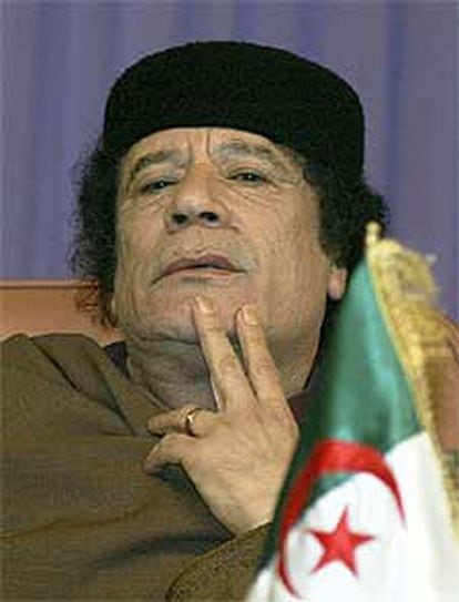 Muammar el Gaddafi, en la cumbre de Túnez, a principios de mes.