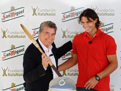 Manolo Santana y Rafa Nadal, en 2009.