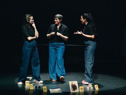 Ángela Ibáñez, Patricia de Lorenzo y Chusa Pérez de Vallejo, en una escena de 'Hellen Keller, ¿la mujer maravilla?'.