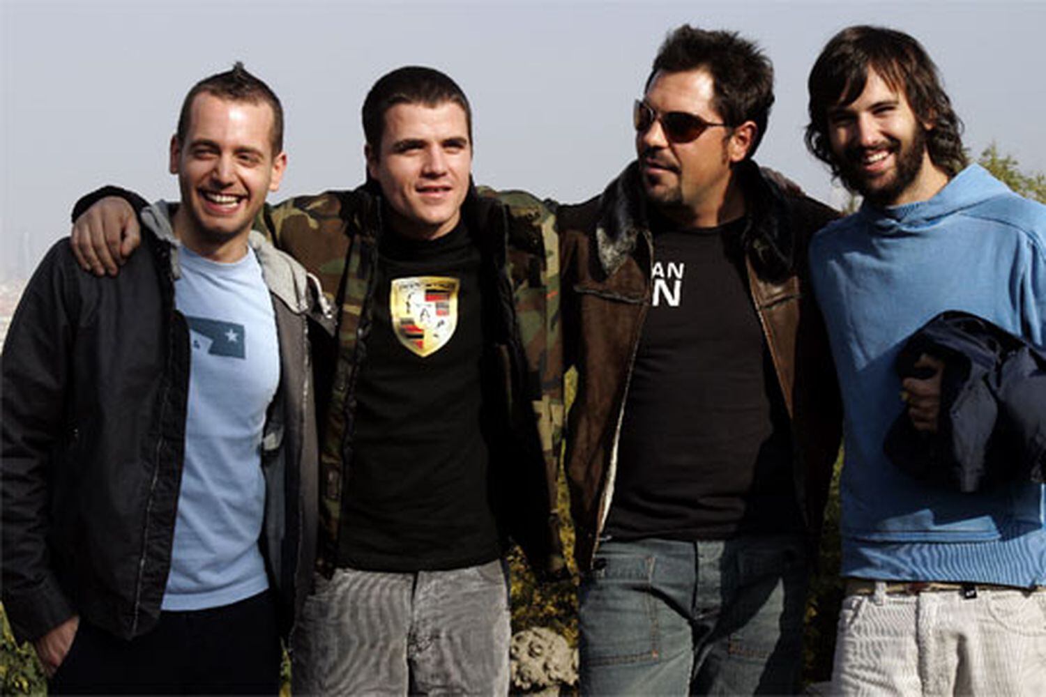 El Canto del Loco in the mid-nineties.  From left to right, Chema Ruiz (bass), Dani Martín (voice), Jandro Velázquez (drums) and David Otero (guitar).
