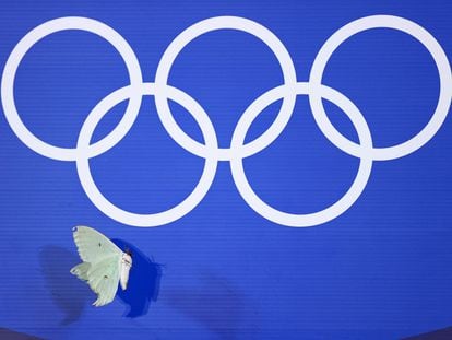 Los aros olímpicos durante los Juegos 3.021 en la Tierra.