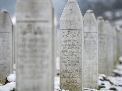 Memorial de las víctimas Srebrenica en el cementerio de Potocari.