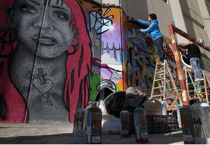 Siete grafiteros pintan el Módulo de Jóvenes de la cárcel Madrid II (Meco). Los diseños son de los internos.