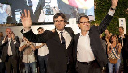 El presidente de la Generalitat, Carles Puigdemont, y Artur Mas, ayer en Girona. 