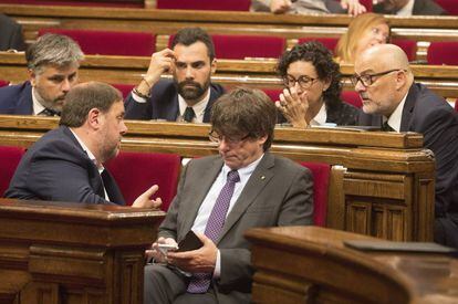 Puigdemont, Junqueras i altres diputats aquest dijous al Parlament.