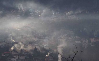 Sarajevo, en invierno, con las calefacciones contaminantes a pleno rendimiento.