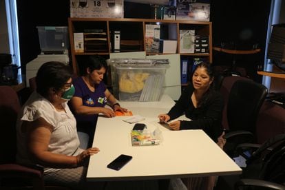 Marcelina Bautista, María Rojas y Carolina Galvan integrantes del Centro de Apoyo y Capacitación para Empleadas del Hogar