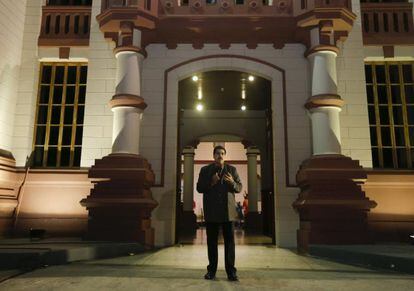 Maduro, el miércoles en el edificio donde está enterrado Chávez