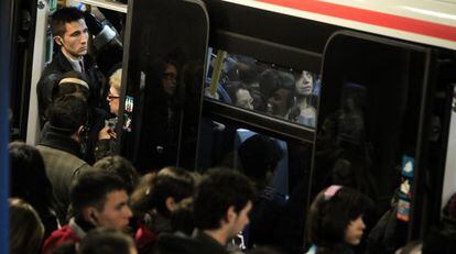 Jornada de paros parciales ayer en Metro Madrid.
