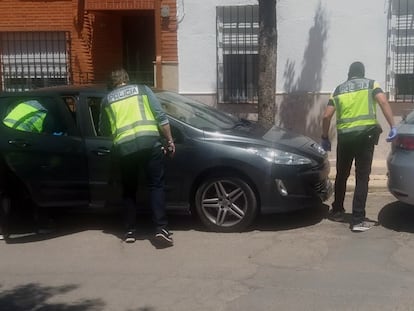 Varios policías, en una operación antiyihadista en Bolaños de Calatrava (Ciudad Real), en una imagen de archivo.