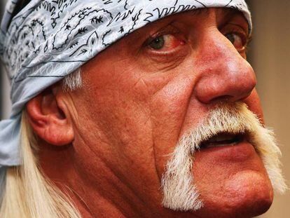 Hulk Hogan, su bigote blanco característico y su mirada afilada.Vídeo: tráiler del documental.
