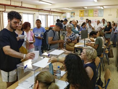 Colegio electoral del CEIP Joaquín Turina, en Sevilla, durante las elecciones del 23-J.