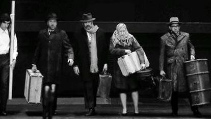 Reparto de la versión teatral de 'El viaje a ninguna parte'.