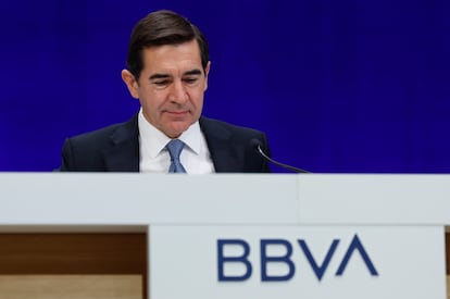 BBVA lanza una opa hostil para comprar el Sabadell