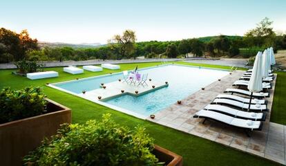 Piscina del hotel Sant Pere del Bosc, en Lloret de Mar, Girona.