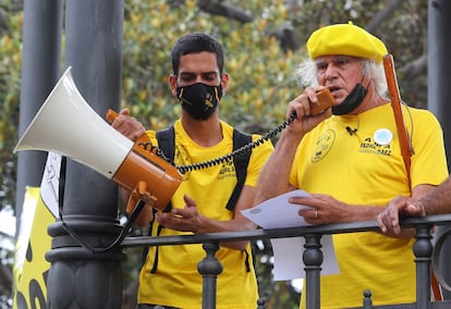 Imagen de archivo del pasado 22 de mayo de 2021 del sacerdote Fernando Báez en una manifestación.