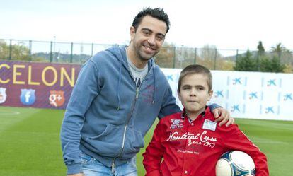 Xavi junto a Pol, un niño que pacede la enfermedad de Sanfilippo.