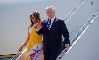 El presidente de EE UU, Donald Trump, con la primera dama, Melania Trump, a su llegada este sábado a Biarritz (Francia).