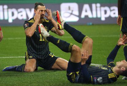Ibrahimovic lamenta una ocasión perdida por Suecia ante Georgia.