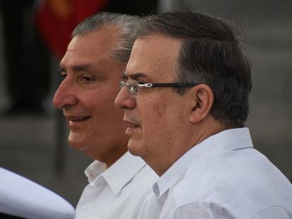 Marcelo Ebrard y Adán Augusto López, durante una ceremonia en Campeche, el pasado 11 de febrero.
