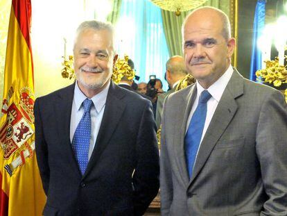 Los expresidentes andaluces Jos&eacute; Antonio Gri&ntilde;&aacute;n y Manuel Chaves, en una foto de archivo.