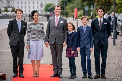 De izquierda a derecha, el príncipe Félix, la princesa Marie, el príncipe Joaquín, la princesa Athena, y los príncipes Enrique y Nicolás, en septiembre de 2022.