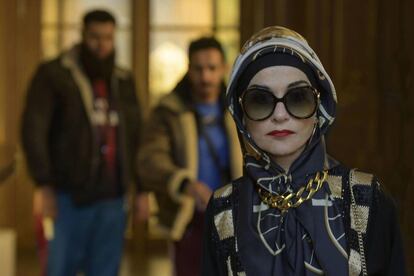 Isabelle Huppert, como capo de las drogas en 'Mamá María'.