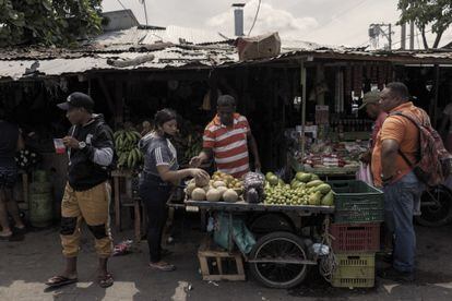 Un mercado callejero en Riohacha (Colombia), el 13 de agosto de 2022.