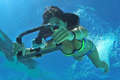 Filmar tus aventuras veraniegas resultará más sencillo con este soporte para cámaras GoPro, ya que proporciona una mayor estabilidad durante la grabación, especialmente bajo el agua. Precio: 60 euros. gopole.com
