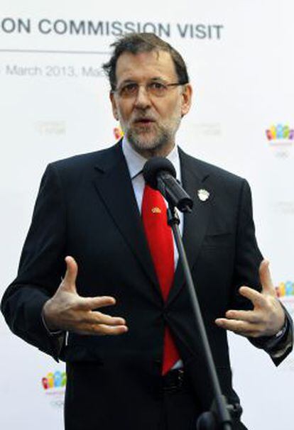 El presidente del Gobierno, Mariano Rajoy, a su llegada hoy al hotel Eurostars el 18 de marzo de 2013, donde la Comisi&oacute;n de Evaluaci&oacute;n del Comit&eacute; Ol&iacute;mpico Internacional (COI) comienza una inspecci&oacute;n de cuatro d&iacute;as a la candidatura de Madrid a los Juegos de 2020.