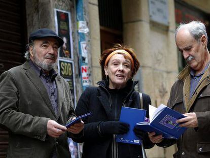 Jos&eacute; Luis Zumeta, Marisol Bastida y Juan Cruz Igarbide, minutos antes de la presentaci&oacute;n de &#039;Xume. Laboa Zumetarenean&#039;.