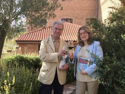 C&eacute;sar Antonio Molina y Mercedes Monmany brinda en La Rioja.