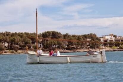 Paseo en 'llaut', la típica barca mallorquina.