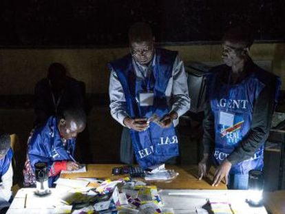 Los congoleños siguen con desconfianza el recuento de votos de unos comicios plagados de incidentes tras 18 años de mandato del presidente saliente