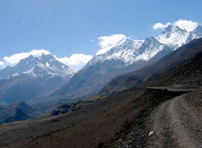 Descenso hacia Muktinah, en el trekking de los Annapurnas