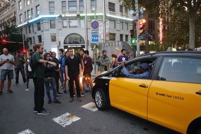 Otro de los puntos en los que los independentistas han provocado varios cortes e interferencias del tráfico ha sido la Plaza de Cataluña.