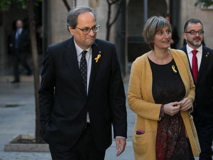 El presidente catalán Quim Torra junto a la consejera de Sanidad, de baja por maternidad, Alba Verges
 
 