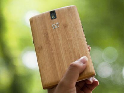 OnePlus One cambia el plástico por madera
