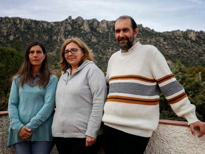 Carmen Peralta, Loreto Rodríguez de Rivera, y Víctor Arias en la "casa de respiro".