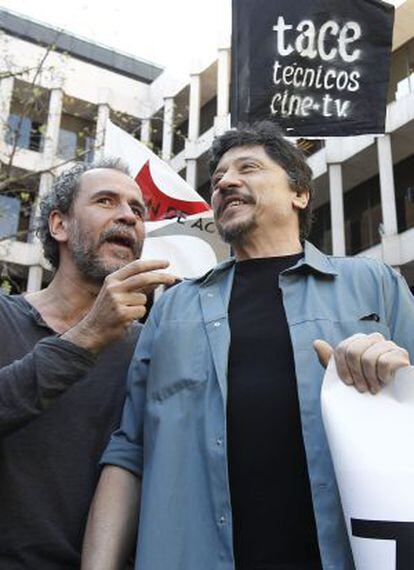 Willy Toledo y Carlos Bardem durante las protestas del 29-M.