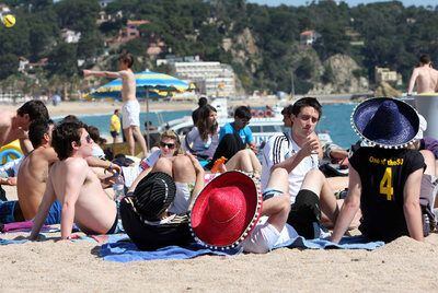 El operador Ilovetour ha llevado a 5.000 jóvenes británicos a Salou (Tarragona) con una oferta de actividades deportivas, alcohol barato y sexo fácil englobados en el festival Saloufest, que empezó en 2002.