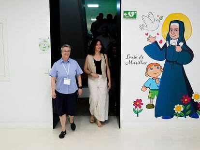 La presidenta de la Comunidad de Madrid, Isabel Díaz Ayuso, a su llegada al colegio La Inmaculada Marillac para votar el domingo.