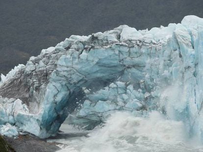 El glaciar Perito Moreno en una de las tantas rupturas diarias.